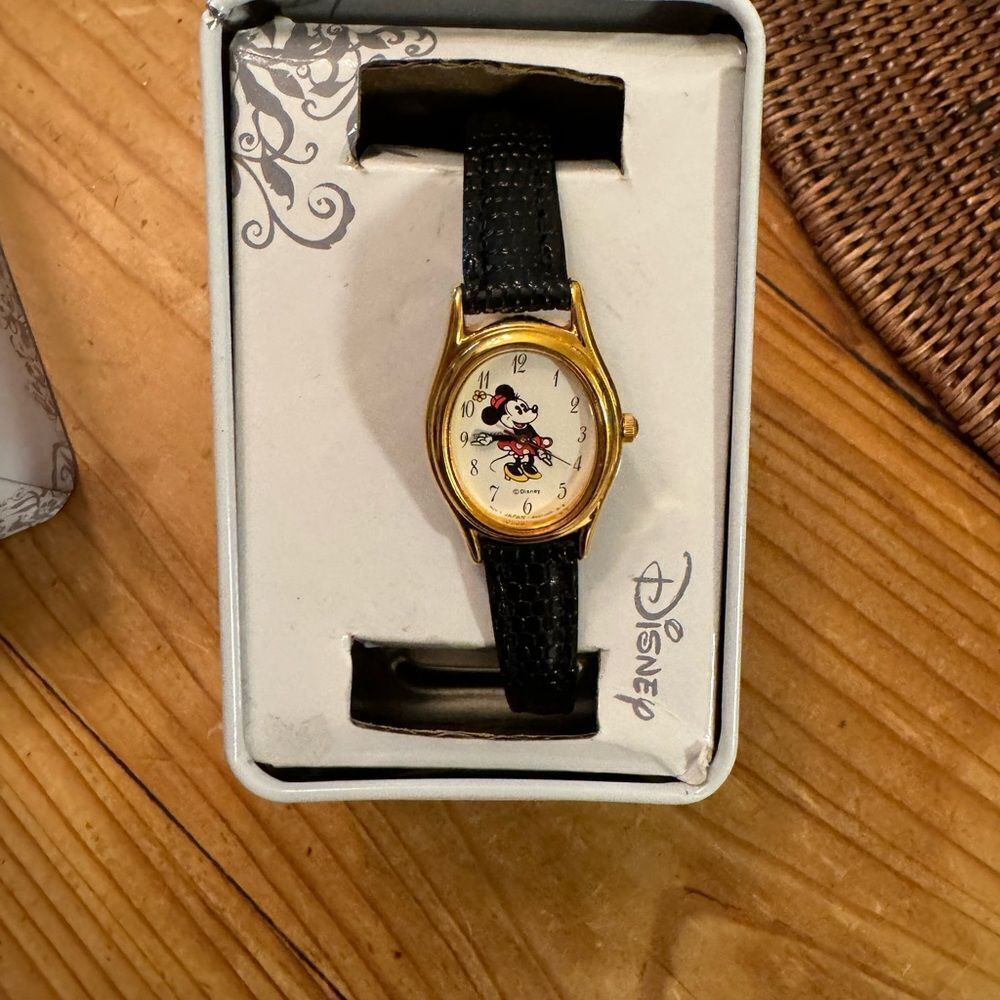 Woman’s Vintage Seiko Disney Minnie Mouse Watch NEW